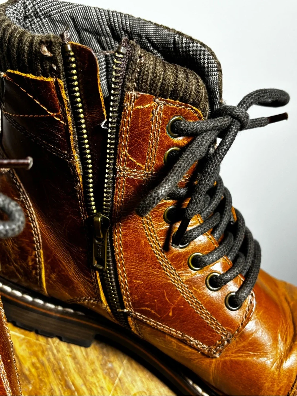 Crevo Camden Brown Leather Lace-Up Boots Size 9.5 US